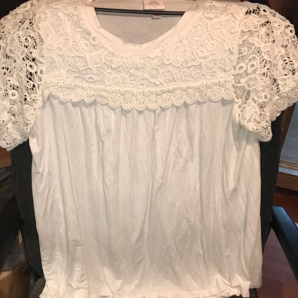 Cute short sleeve shirt.. zips up in the back